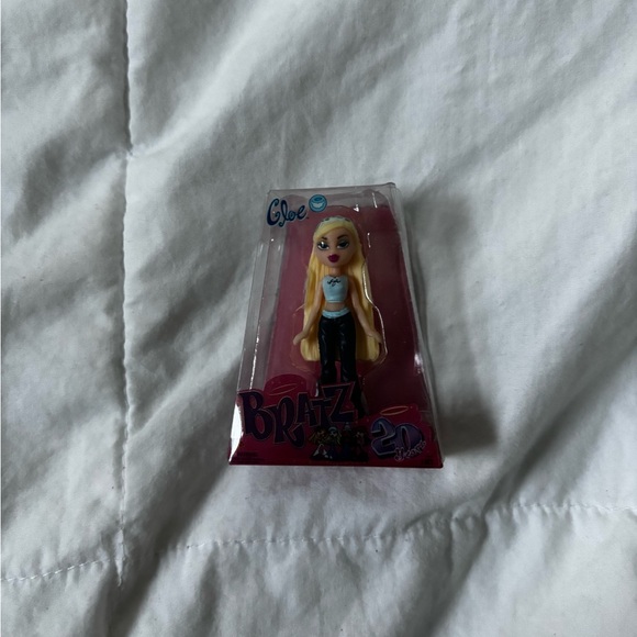 Mini Bratz Doll Cloe - Picture 4 of 4
